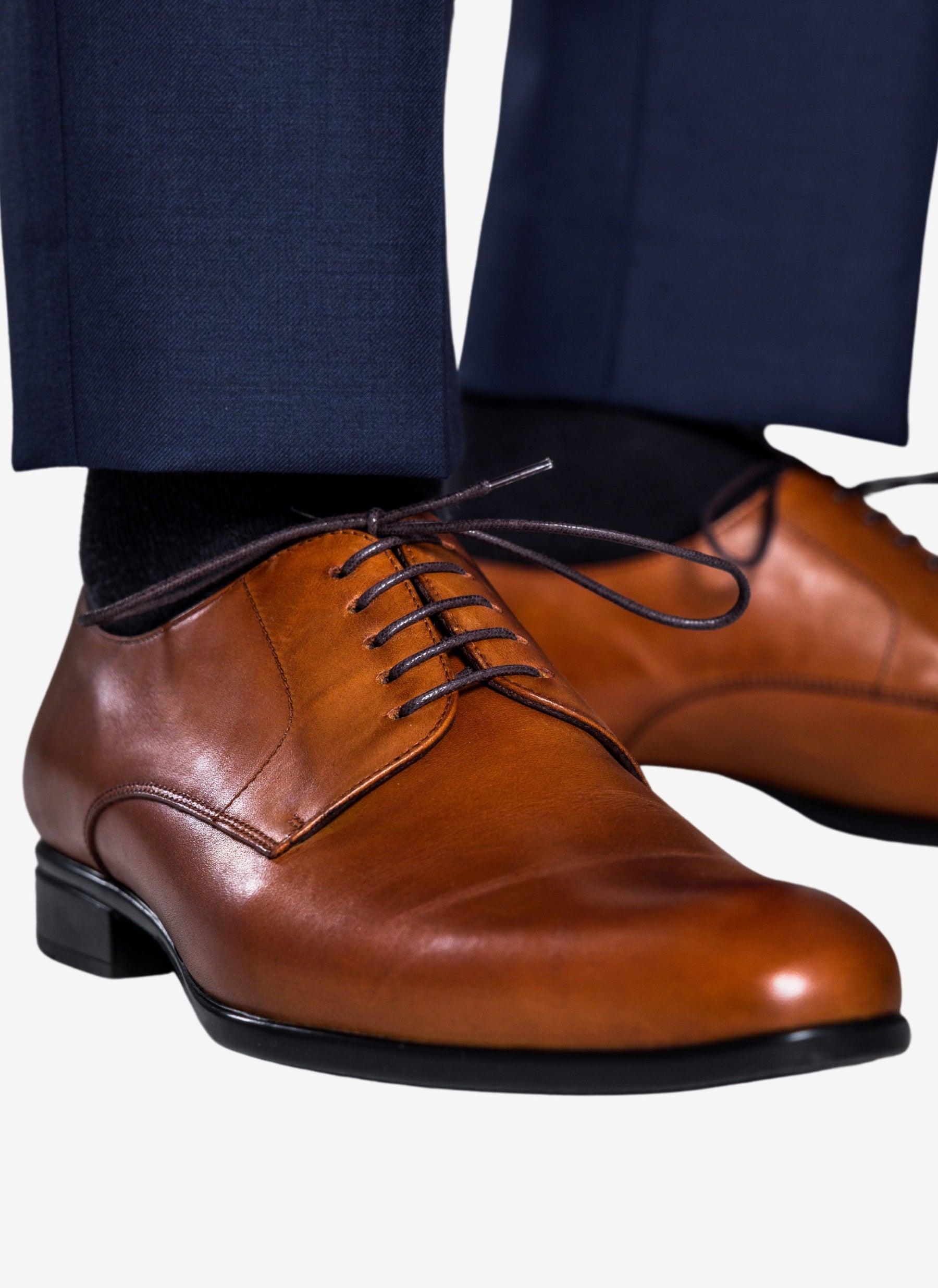 Lederschuhe in cognac.